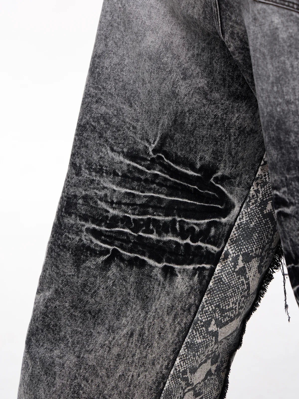Peoplesense Raw-edge Snake Print Baggy Jeans