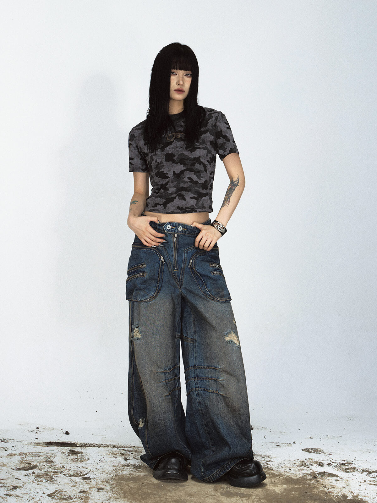 Chic Cropped Black Camo T-Shirt