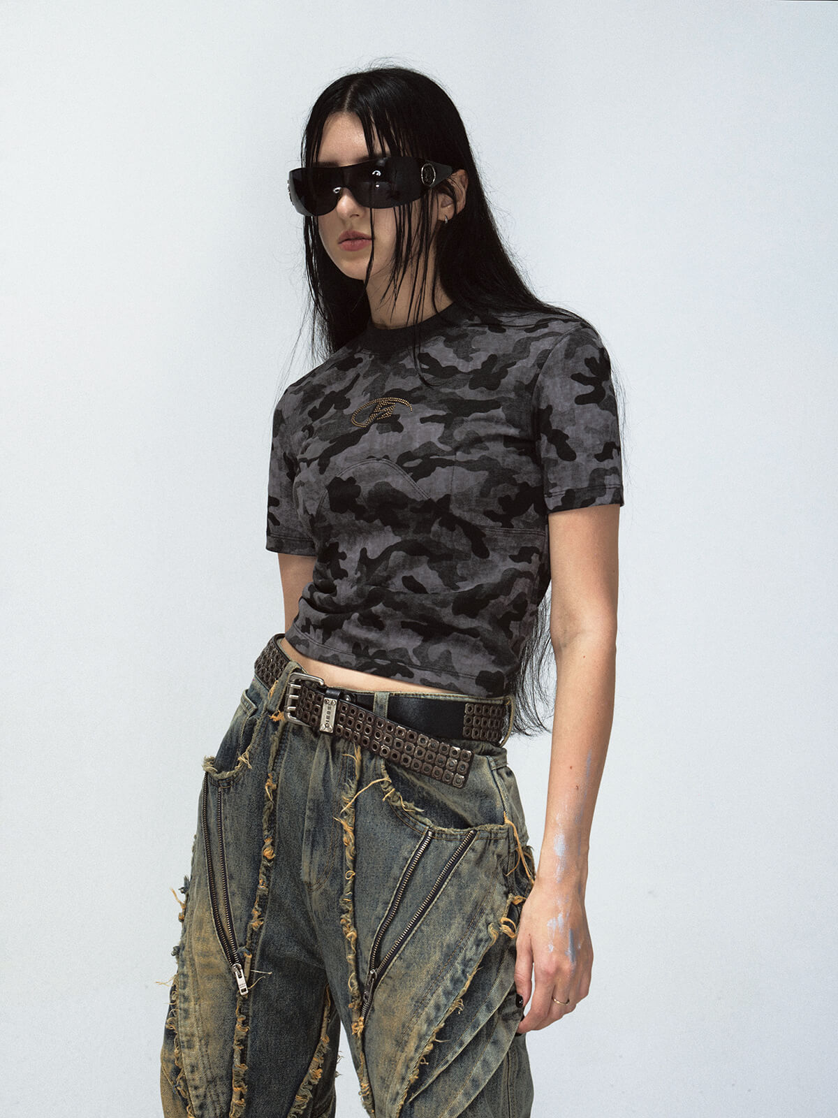 Chic Cropped Black Camo T-Shirt